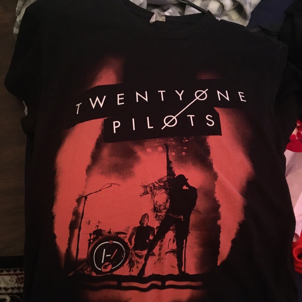 TWENTY ONE PILOTS TOUR SHIRT